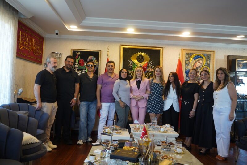 Valerena Yashou’nun Sanat Dünyası Evinde Basın ve Dostlarıyla Buluştu